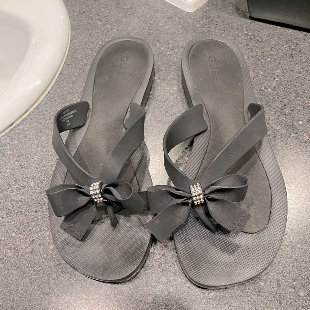 Guess flip flops
